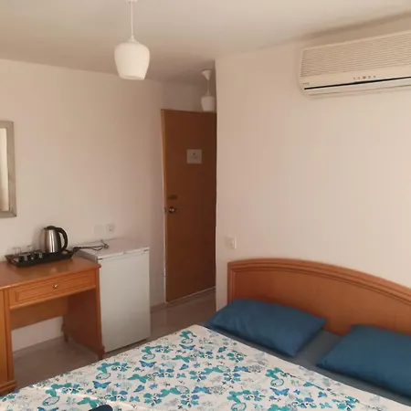 فندق مبيت وإفطار Oezmert أنطاليا